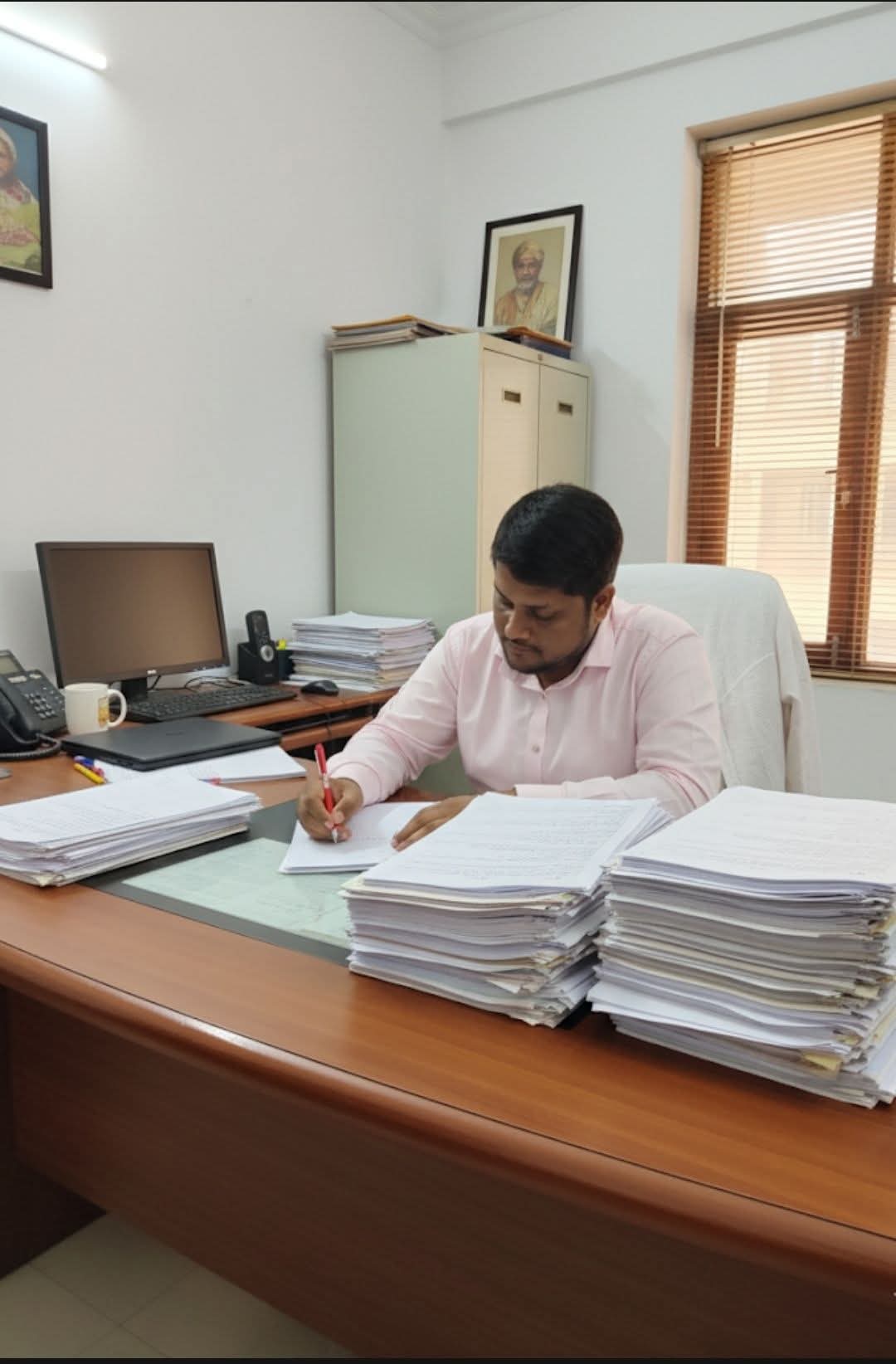 প্রতিষ্ঠাতা ও প্রধান পরিচালক 